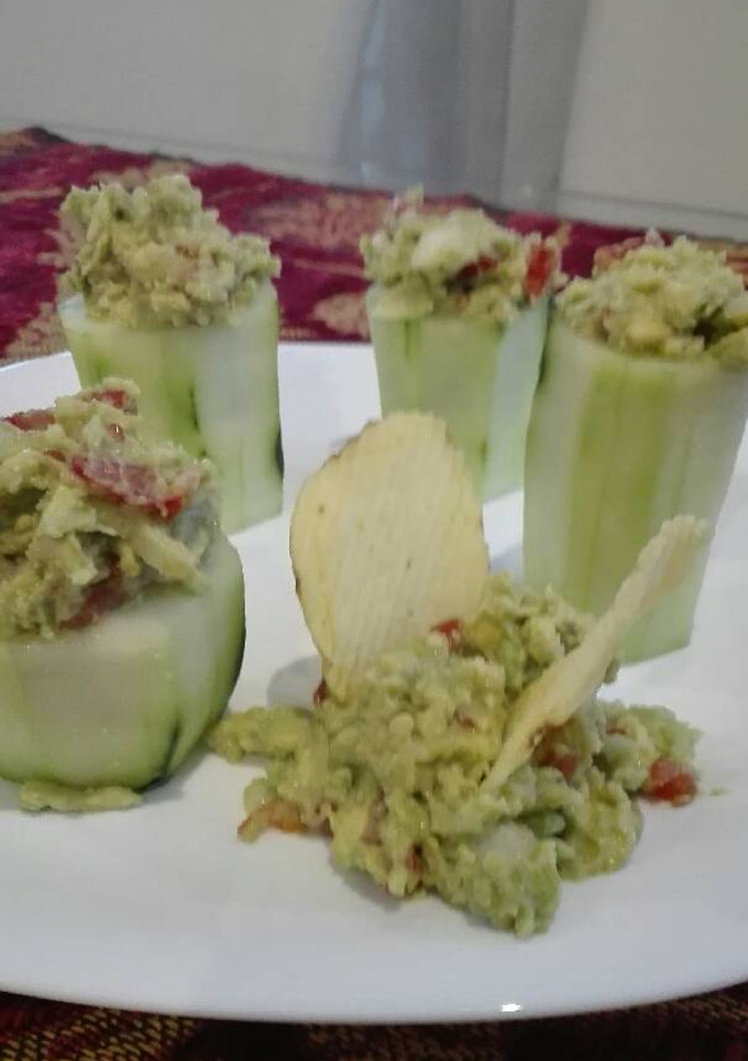 Una foto de Cestos de pepino con guacamole