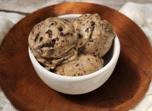 Una foto de 🍫🍌 Helado saludable de banana granizada 🍌 2 ingredientes 🍌🍫
