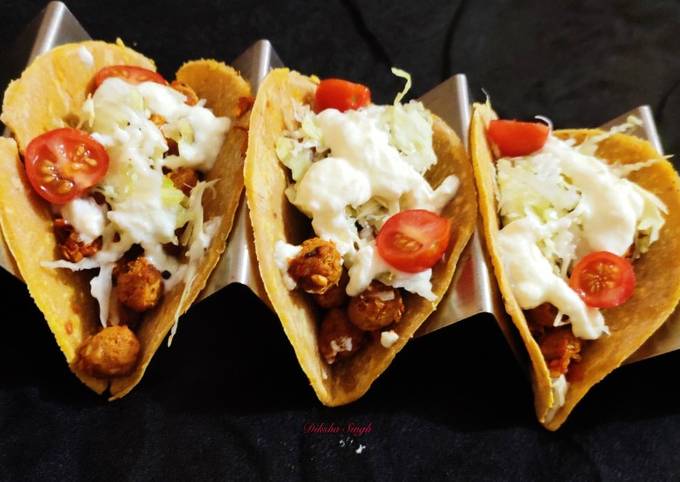 Soft tacos with soya and bean filling