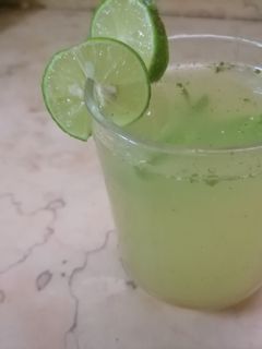 صورة لوصفة عصير الليمون البارد  المنعش بنعناع 🌿🌿🌿🍋🍋🍋