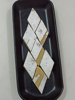 काजू कतली (Kaju Katli recipe in Hindi) रेसिपी मुख्य फोटो