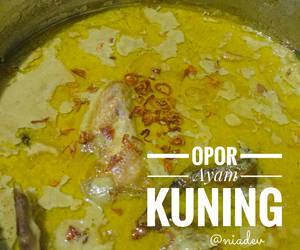 Praktis Menyajikan Opor Ayam Kuning Ala Restoran