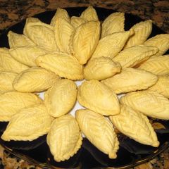 A picture of Shekerbura (sweet pastries) (Azerbaijan).