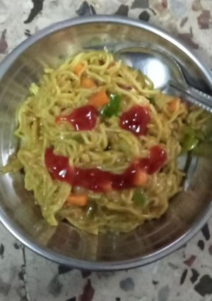 મેગી (Maggi Recipe In Gujarati) રેસીપી મુખ્ય ફોટો