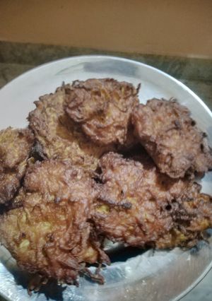 A picture of Onion bhaja.