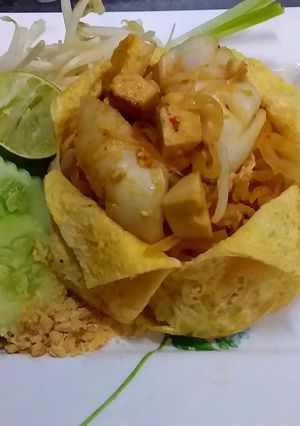 รูปของ ผัดไทยปลาหมึกห่อไข่