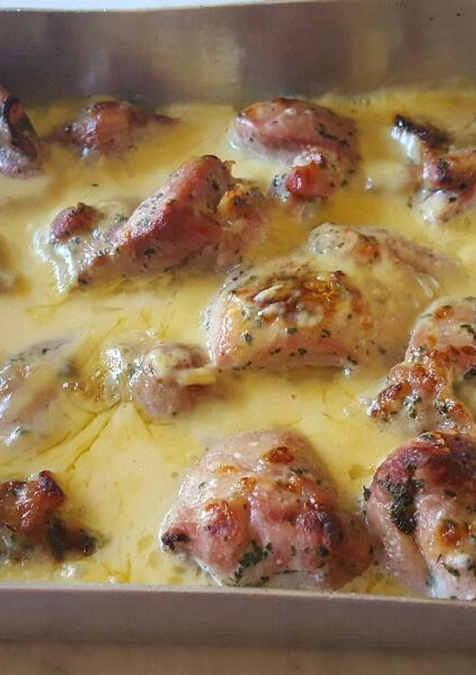 Una foto de Pavo al ajillo horneado con crema de zanahoria y calabacín