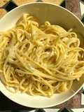 Cacio e pepe (spaghetti con queso y pimienta)