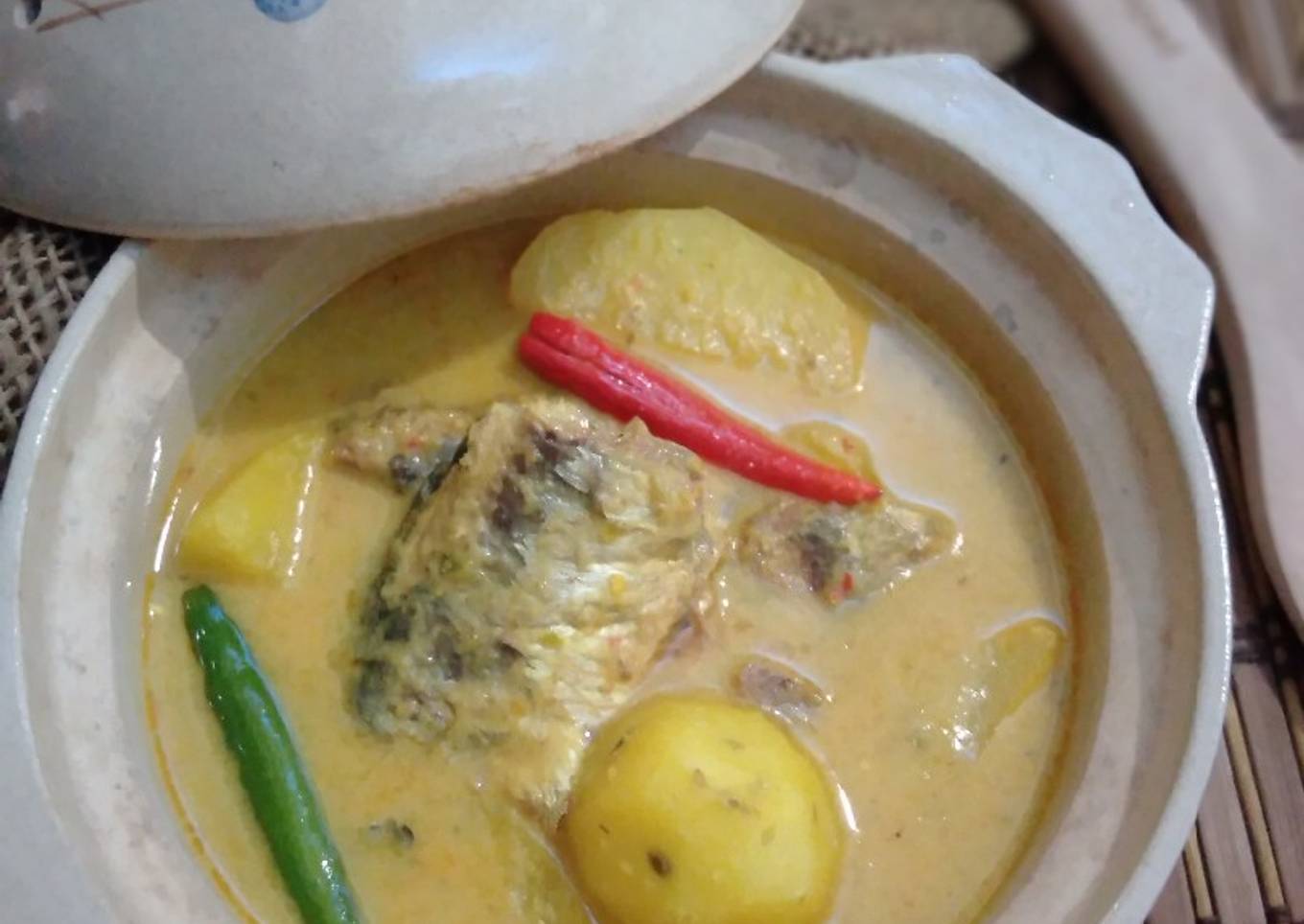 Rebus lemak sardin dengan kentang