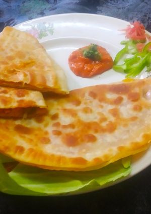 A picture of Indian style cheese paneer veg pizza paratha.