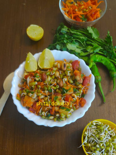 मूंग स्प्राउट्स सलाद (moong sprouts salad recipe in Hindi) रेसिपी मुख्य फोटो