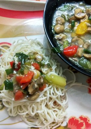 A picture of Gravy chowmein.