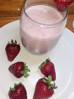 Una foto de Licuado de Frutilla con Leche