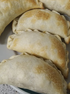 Una foto de Empanadas ricas y fáciles de carne cortada a cuchillo