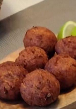 Foto de Bolinhos de carne fritos com molho agridoce