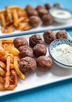 Une photo de Keftedes au Ouzo 🇬🇷 (boulettes de viande moelleuses à la Grecque)