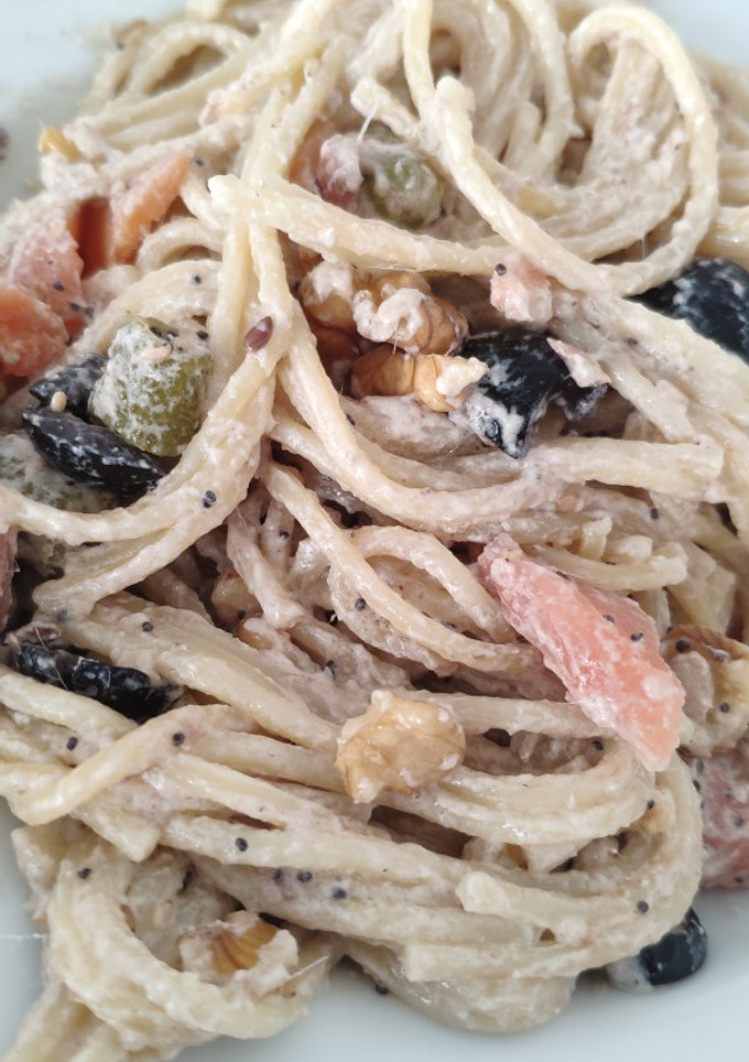 Una foto de Espaguetis con anchoas y salmón
