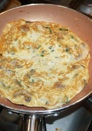 A picture of Cremini mushrooms and leeks frittatas.