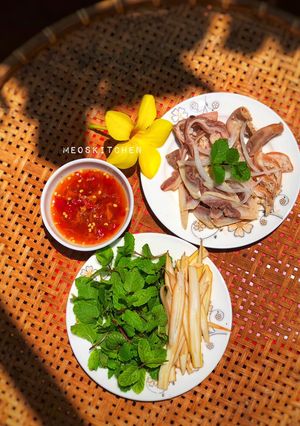 Hình của món Lòng Bò Luộc Chấm Mắm Gừng.