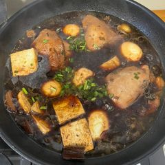 A picture of Braised Chicken with mushrooms & Tau Kwa.