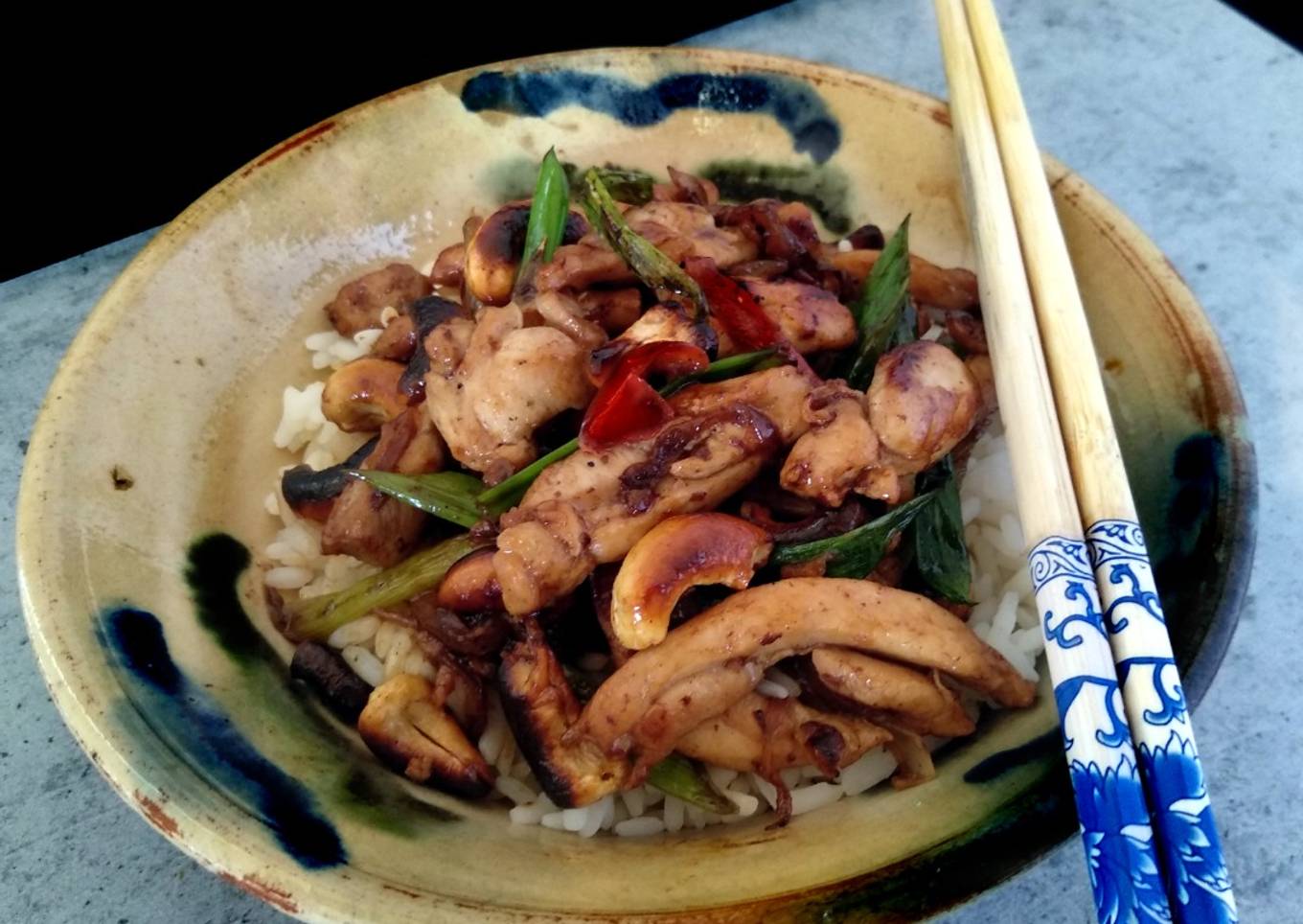 Wok de pollo con anacardos receta tailandesa