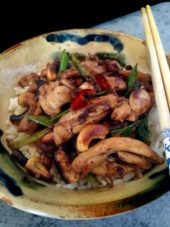 Una foto de Wok de pollo con anacardos {receta tailandesa}