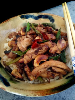Una foto de Wok de pollo con anacardos {receta tailandesa}