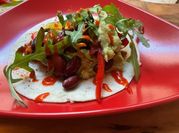 Une photo de haricot rouge salade