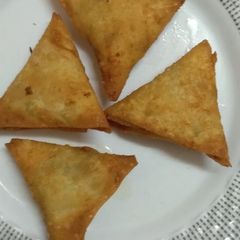 A picture of Simple vegetable samosa.