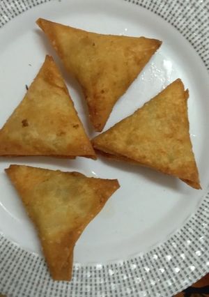 A picture of Simple vegetable samosa.