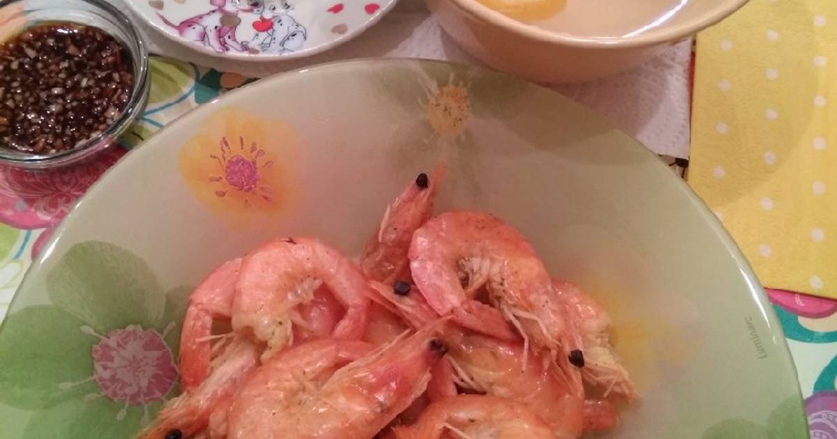 креветки жареные в соевом соусе. креветки с лимоном и соевым соусом. креветки с лимоном и соевым соусом.