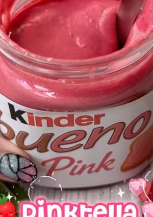 Una foto de Crema Kinder Bueno Pink Rosa