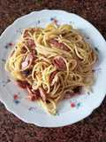 Pasta a la Carbonara con salchichas