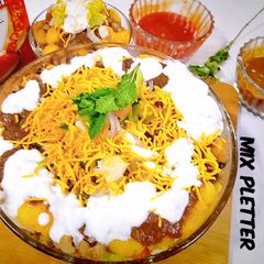 A picture of Mix plate chaat.