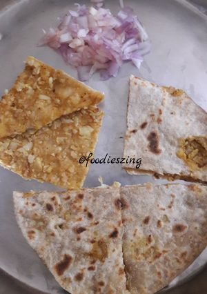 A picture of Gobhi paratha.