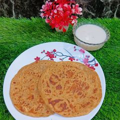 A picture of Dal Paratha.