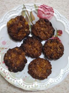 मुसेली- मँगो कुकीज (museli mango cookies recipe in marathi) रेसिपी चे मुख्य फोटो