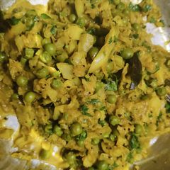A picture of Cabbage and peas sabji.