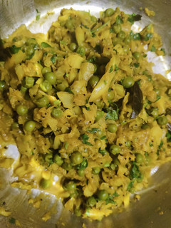 A picture of Cabbage and peas sabji.