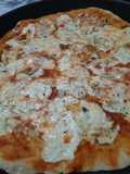 Pizza con queso azul y cremoso