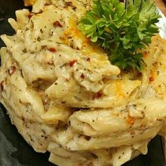 A picture of White sauce pasta.