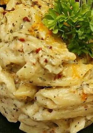 A picture of White sauce pasta.