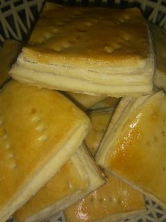 Una foto de Criollitos, libritos, bizcochitos😋😋😋
