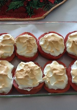 Una foto de Postre de cascos de guayaba