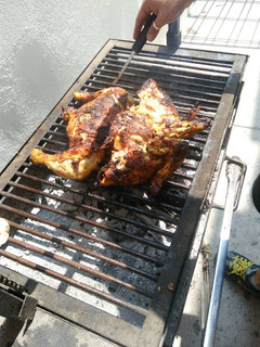 Una foto de Pollo Asado marinado