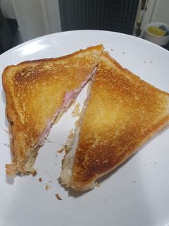 Una foto de Bikini o Sándwich mixto