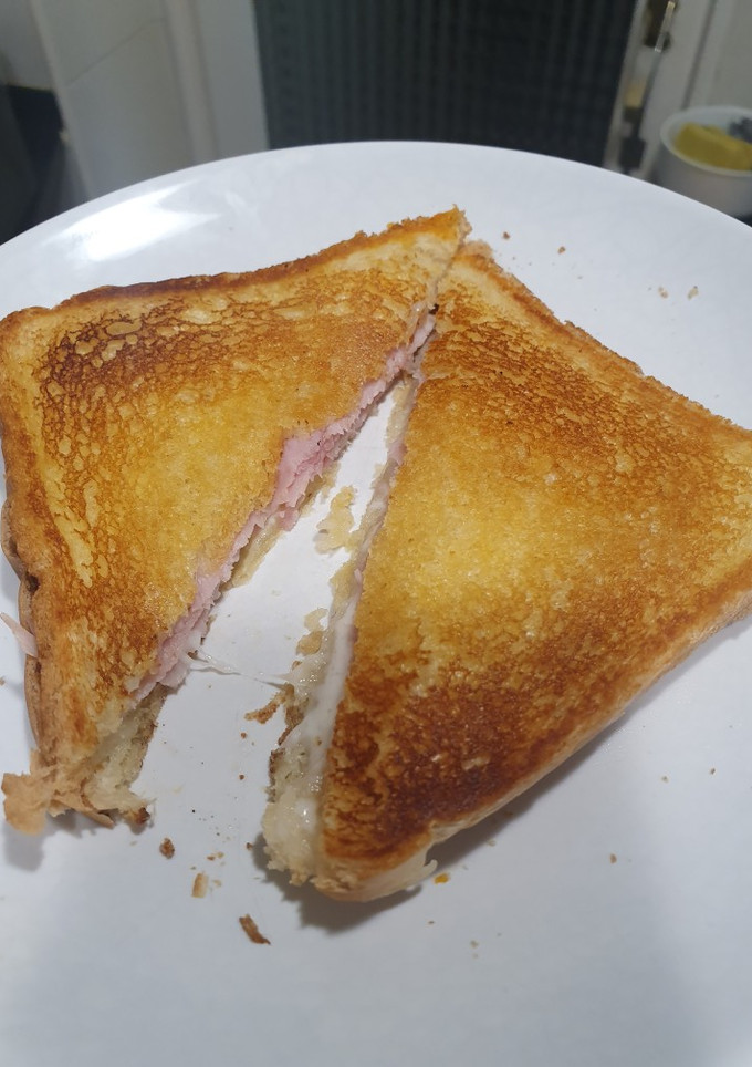 Una foto de Bikini o Sándwich mixto
