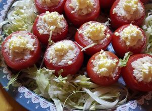 Una foto de Tomates rellenos con atún