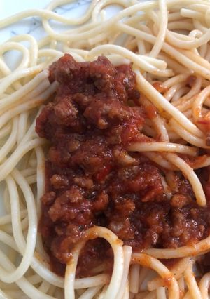 Una foto de Tallarines rojos con carne molida 🍝