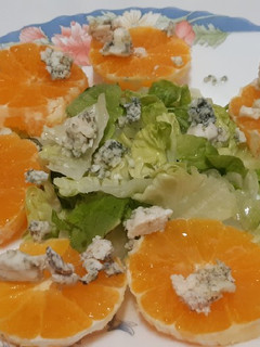 Una foto de Ensalada de naranja y Cabrales